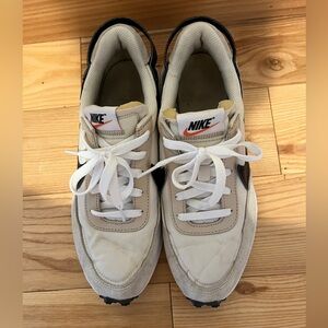 Women’s Nike waffle debut 8                      Sanddrift/Phantom/White/Black